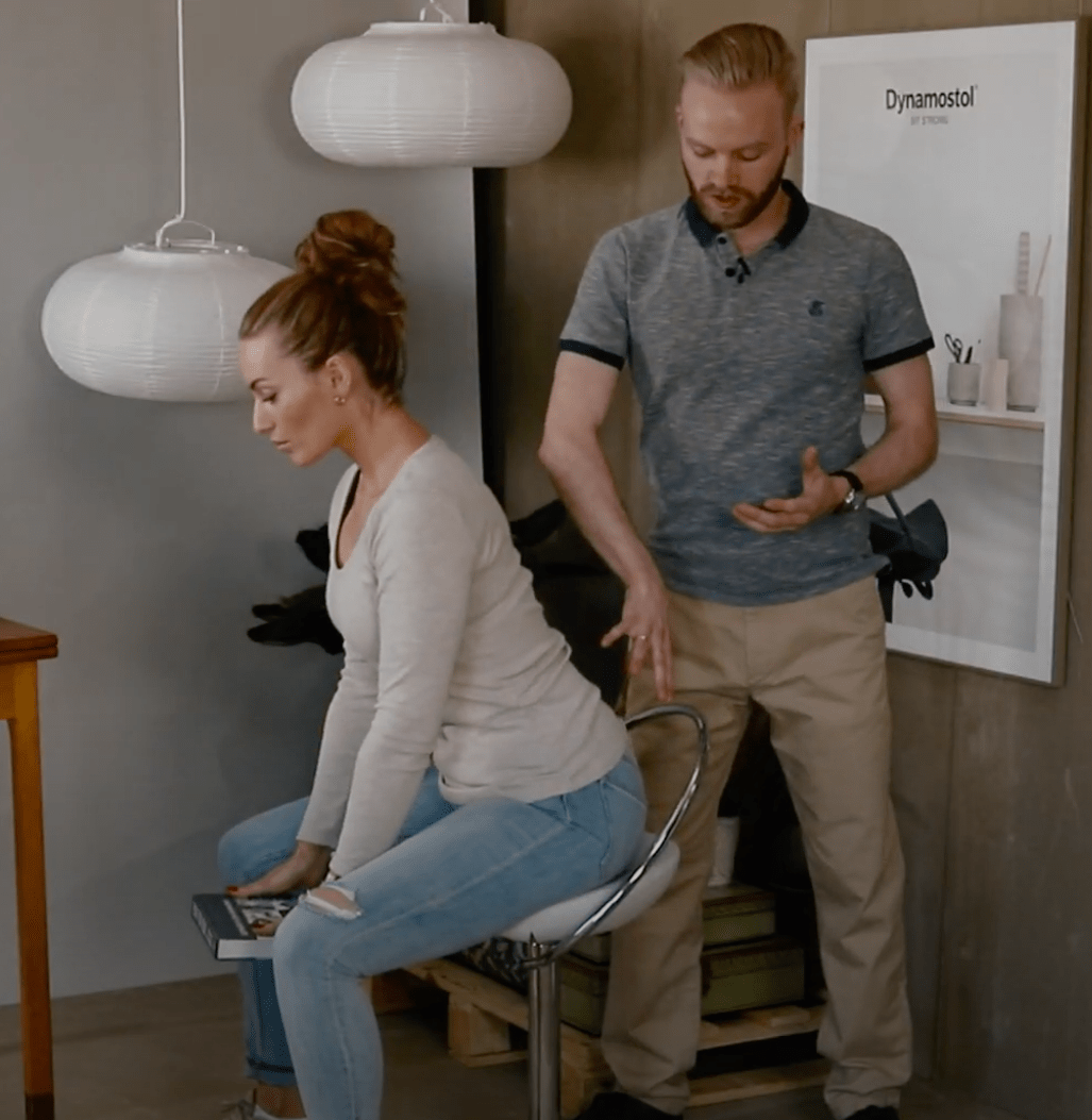 Den første øvelse af fire : Lændeøvelse - Seated Good Morning - Dynamostol